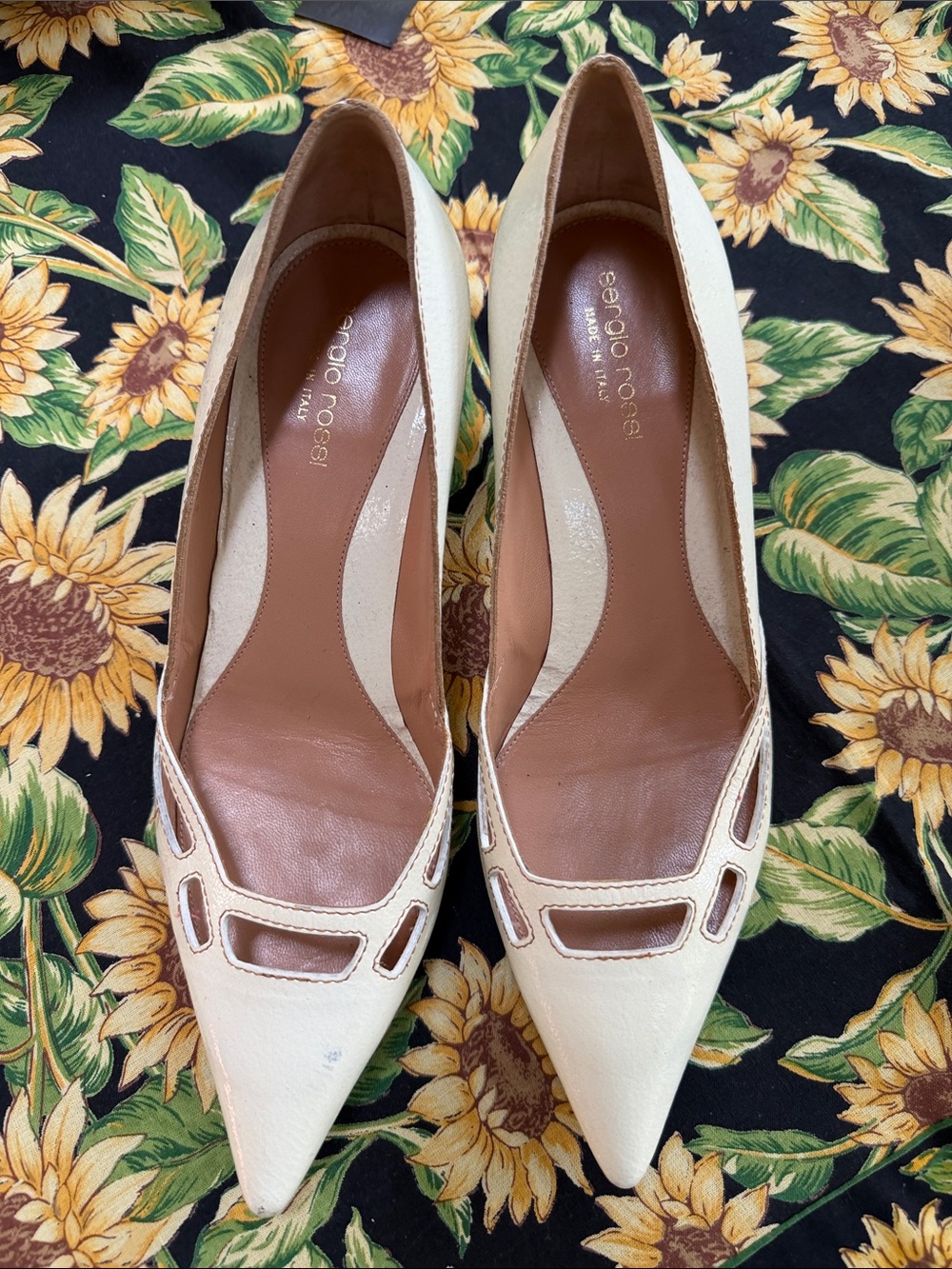 Sergio Rossi  Ivory Pointed-Toe Cutout Pumps 39 Italy